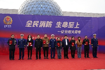 【長田榮耀】筑牢安全防線 護航發(fā)展大局——濟陽區(qū)2025年消防宣傳月啟動儀式隆重舉 長田實業(yè)獲雙重榮譽！